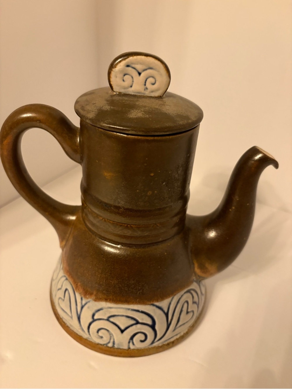 This vintage HB Quimper French stoneware pot features a rich brown glaze
